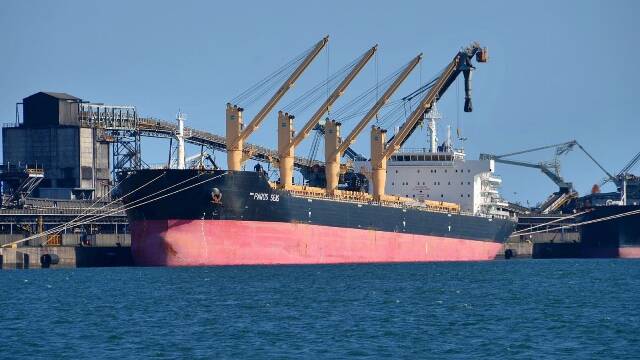 Photo: https://commons.wikimedia.org/wiki/File:Richards_Bay_Coal_Terminal_(RBCT).jpg
