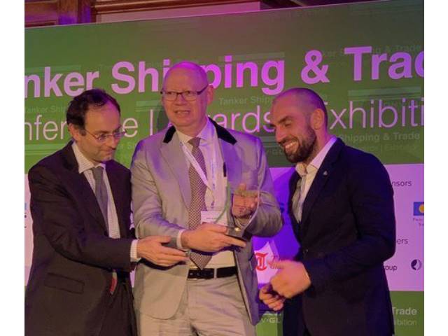 VP Newbuildings Geir Almestad accepts the award
