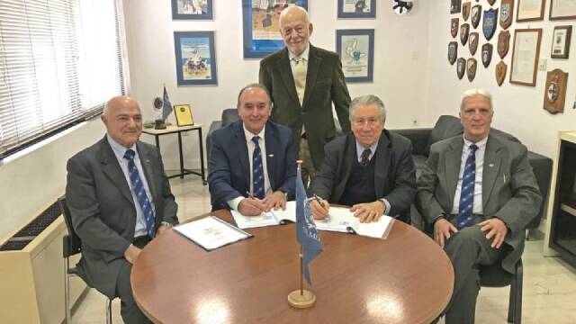 (L-R) C. Pozidis, Vice Chairman/HNSA, A. Palatianos, Chairman/HNSA, D. Mitsatsos, Dir. General/HELMEPA, Dr G. Gratsos, Chairman of the BoD/HELMEPA and A. Lambrou, Gen. Secretary/HNSA during the signing of the Memorandum of Cooperation