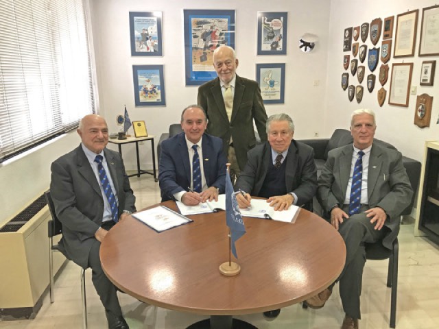 (L-R) C. Pozidis, Vice Chairman/HNSA, A. Palatianos, Chairman/HNSA, D. Mitsatsos, Dir. General/HELMEPA, Dr G. Gratsos, Chairman of the BoD/HELMEPA and A. Lambrou, Gen. Secretary/HNSA during the signing of the Memorandum of Cooperation