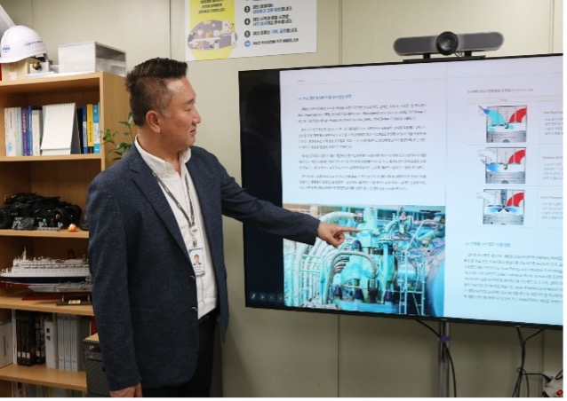 Dr. Yongjin Kim explains the classification of hydrogen engines according to hydrogen combustion methods.